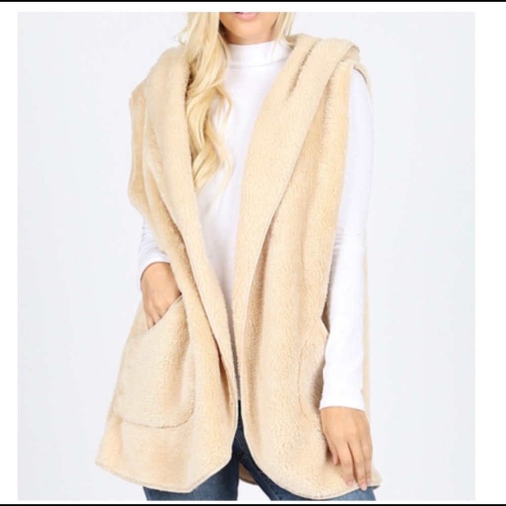 Hooded pocket vest